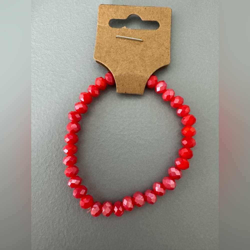 🛍️ any 5 items for $15 🛍️ Red glass Beaded Bracelet